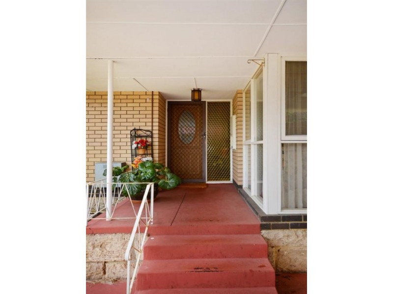 35 Tullamore Avenue, Thornlie WA 6108