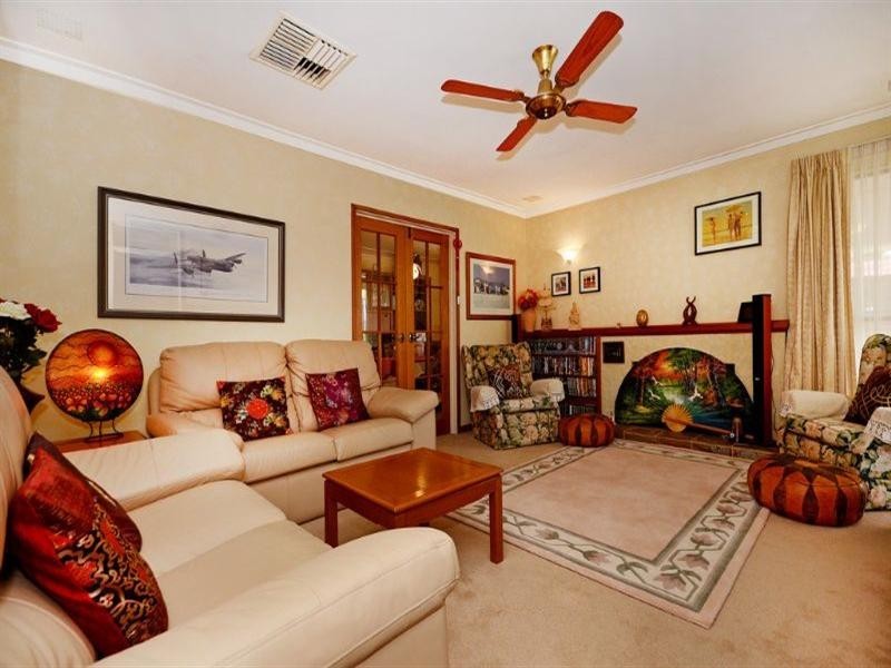 35 Tullamore Avenue, Thornlie WA 6108