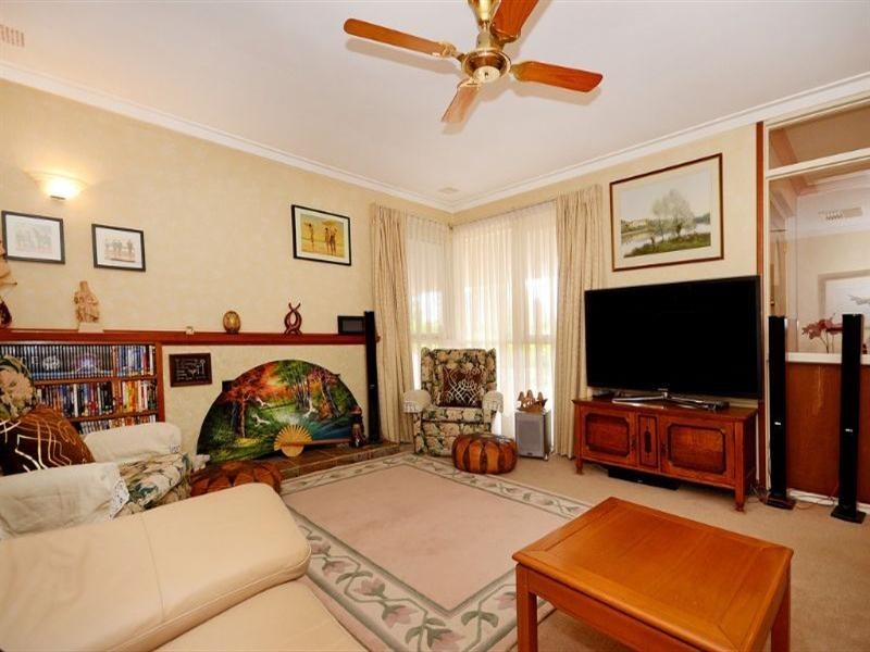 35 Tullamore Avenue, Thornlie WA 6108