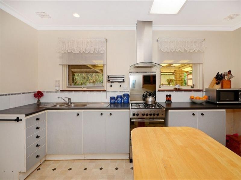 35 Tullamore Avenue, Thornlie WA 6108