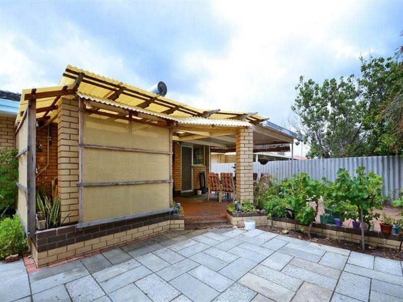 35 Tullamore Avenue, Thornlie WA 6108