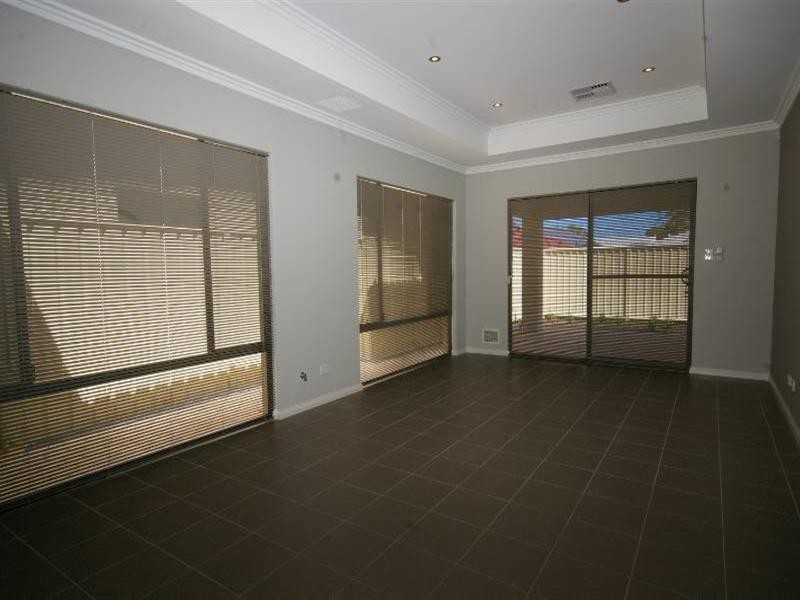 15 Finchley Crescent, Balga WA 6061