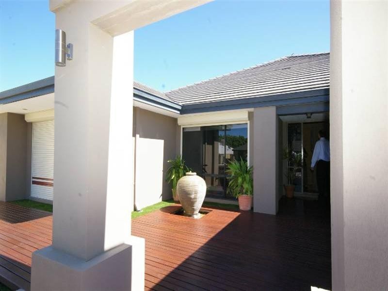 17 Bonannella Entrance, Sinagra WA 6065