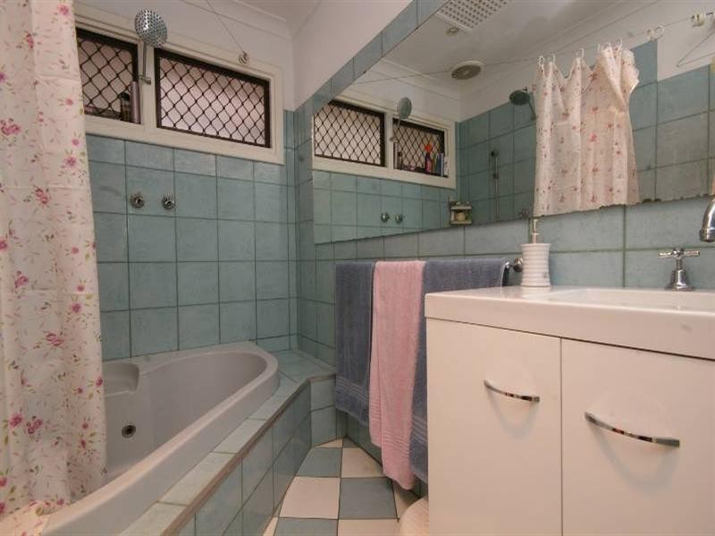 6 Shalford Way, Girrawheen WA 6064