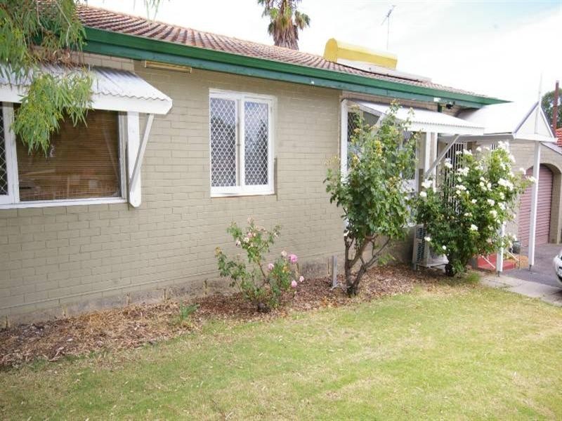 6 Shalford Way, Girrawheen WA 6064