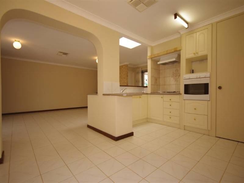 16 Roydon Way, Girrawheen WA 6064