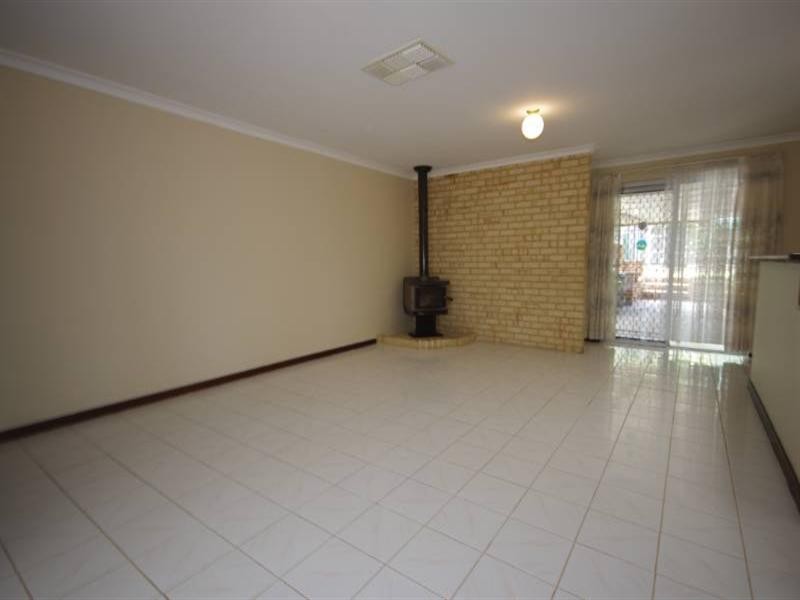 16 Roydon Way, Girrawheen WA 6064