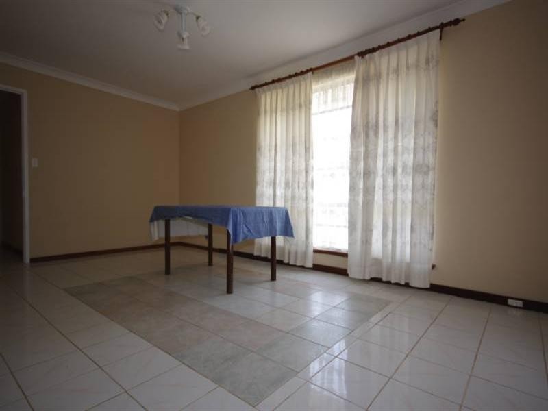 16 Roydon Way, Girrawheen WA 6064