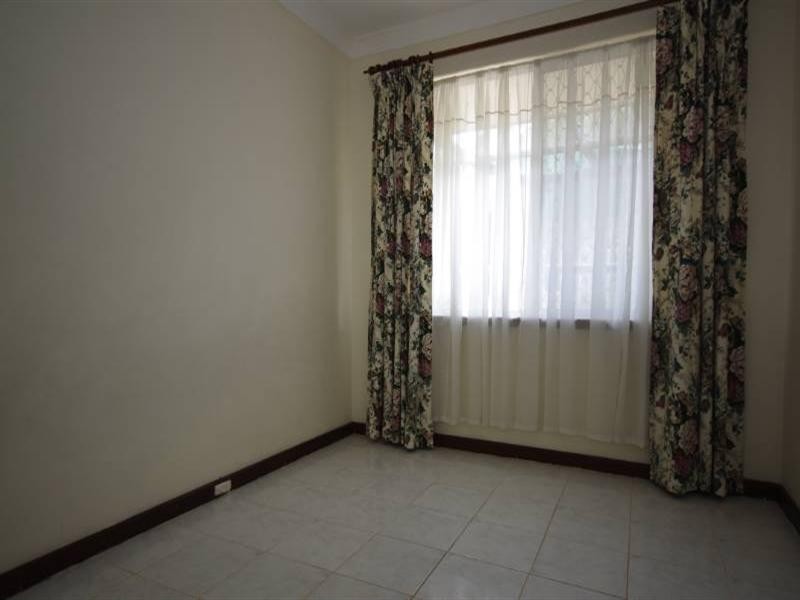 16 Roydon Way, Girrawheen WA 6064