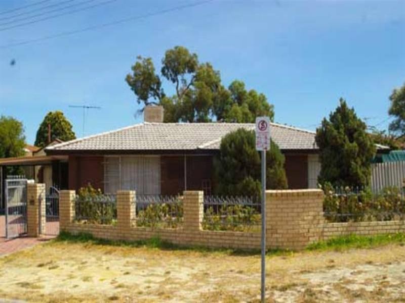 16 Roydon Way, Girrawheen WA 6064