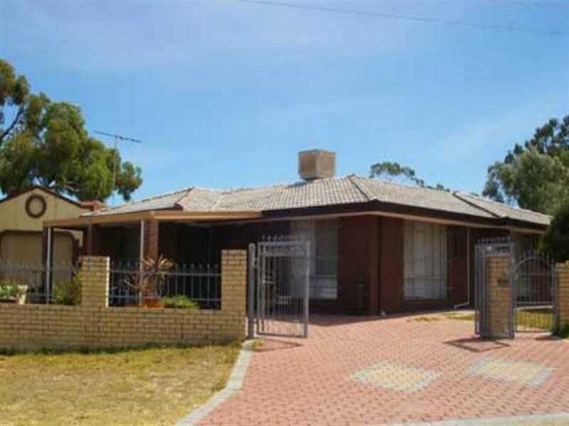 16 Roydon Way, Girrawheen WA 6064