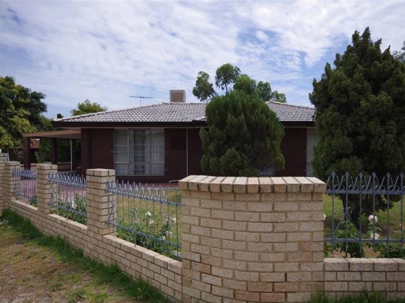 16 Roydon Way, Girrawheen WA 6064