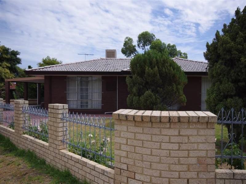 16 Roydon Way, Girrawheen WA 6064