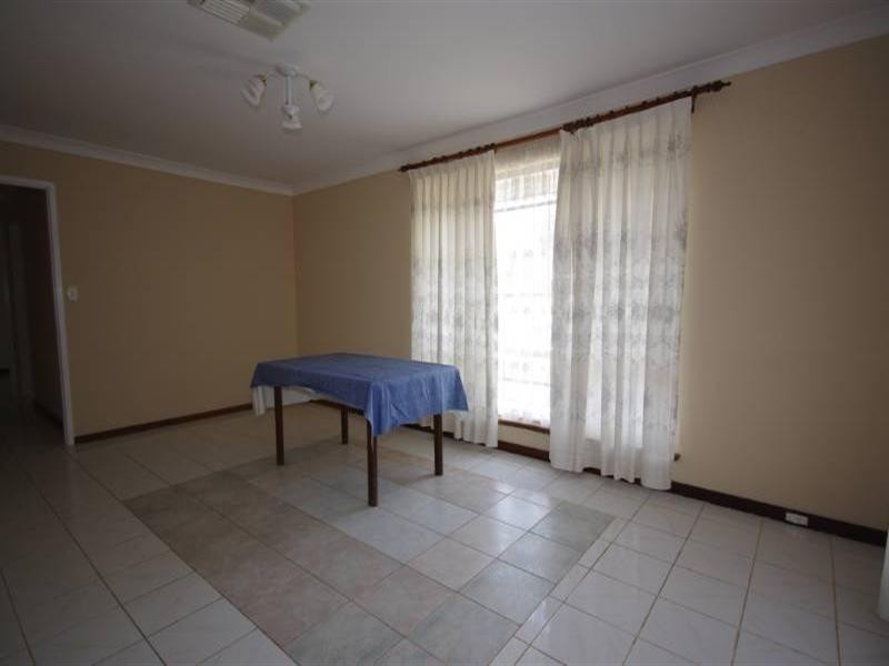 16 Roydon Way, Girrawheen WA 6064