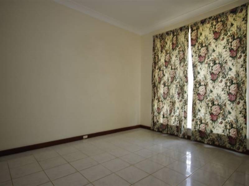 16 Roydon Way, Girrawheen WA 6064