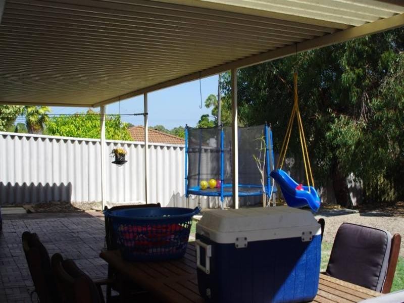 18b Chestnut Grove, Mirrabooka WA 6061