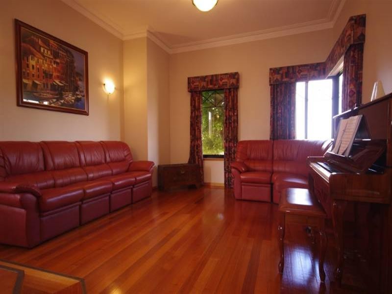 8 Felicia Court, Dianella WA 6059