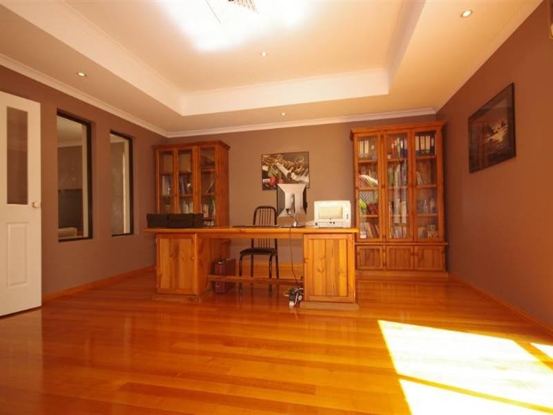 8 Felicia Court, Dianella WA 6059