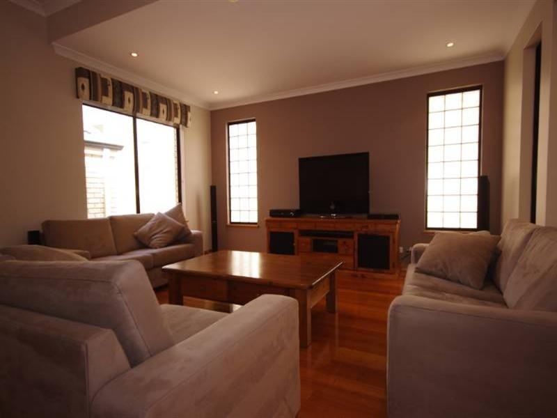 8 Felicia Court, Dianella WA 6059