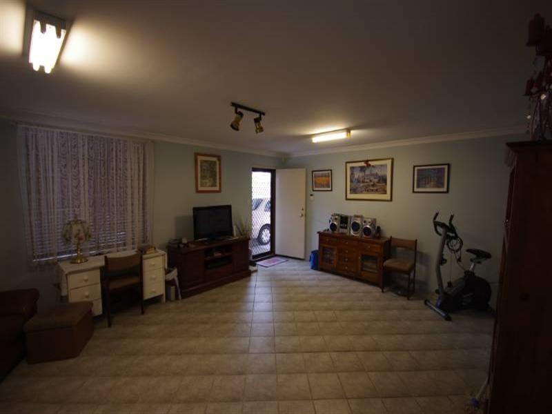 10 Ipswich Crescent, Girrawheen WA 6064