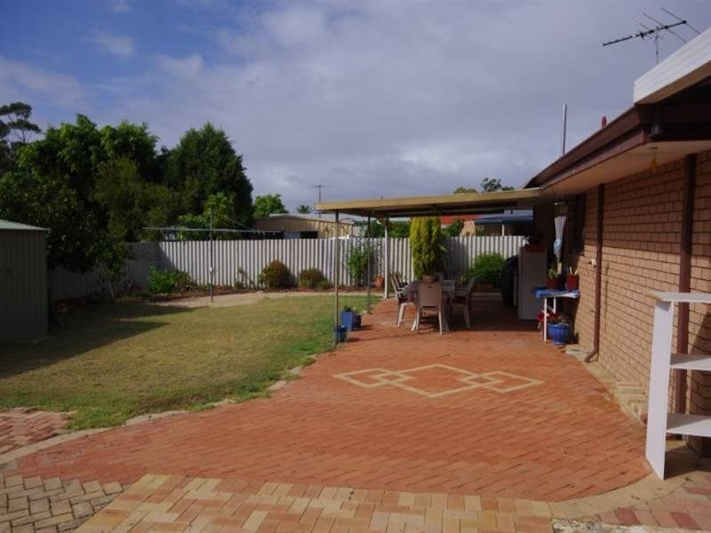 10 Ipswich Crescent, Girrawheen WA 6064