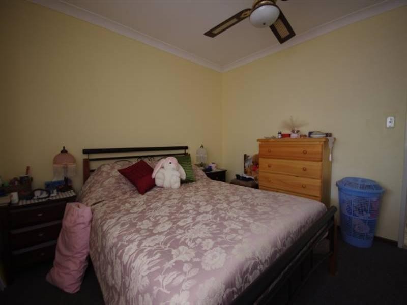 10 Ipswich Crescent, Girrawheen WA 6064