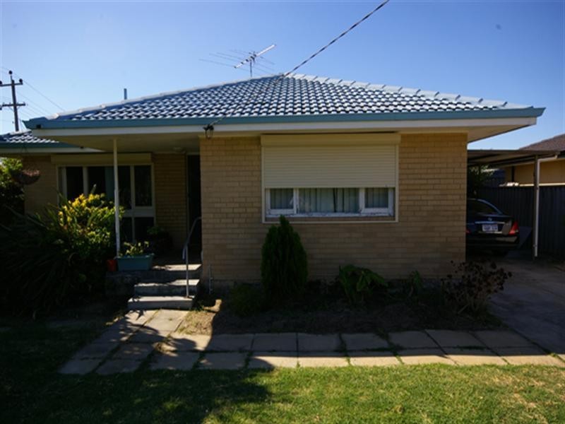 1 Meakers Way, Girrawheen WA 6064
