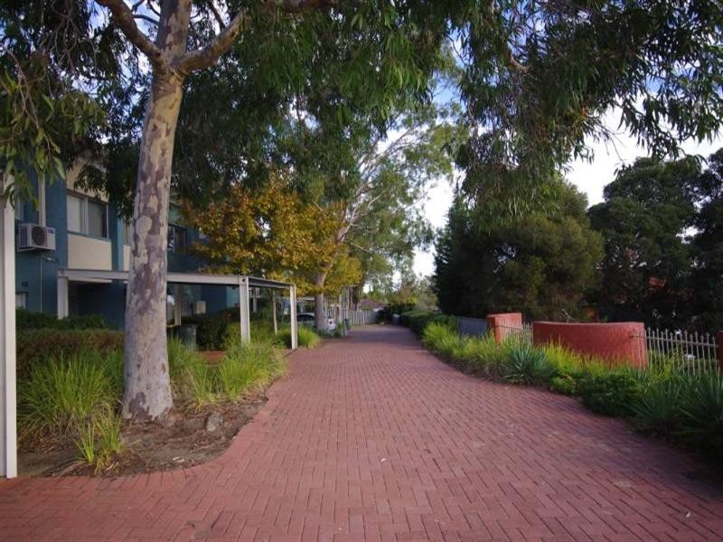 1/18 Greville Way, Girrawheen WA 6064