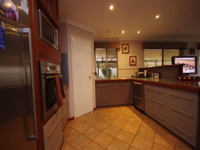 20 Picton Terrace, Alexander Heights WA 6064