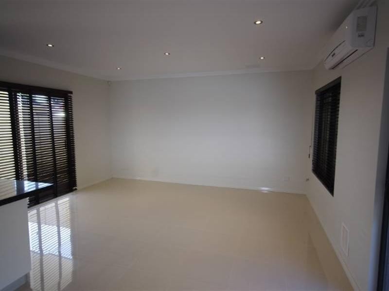 U1/217 Ravenswood Drive, Westminster WA 6061