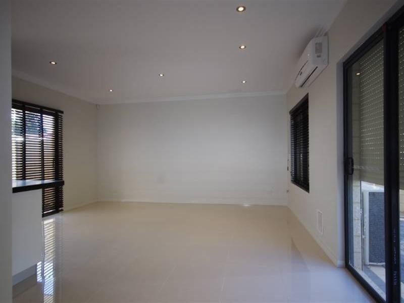 U1/217 Ravenswood Drive, Westminster WA 6061