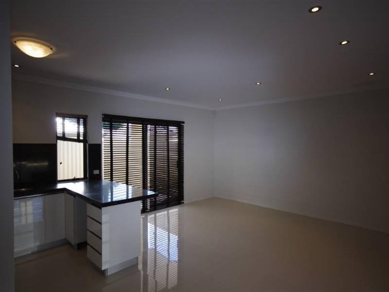 U1/217 Ravenswood Drive, Westminster WA 6061