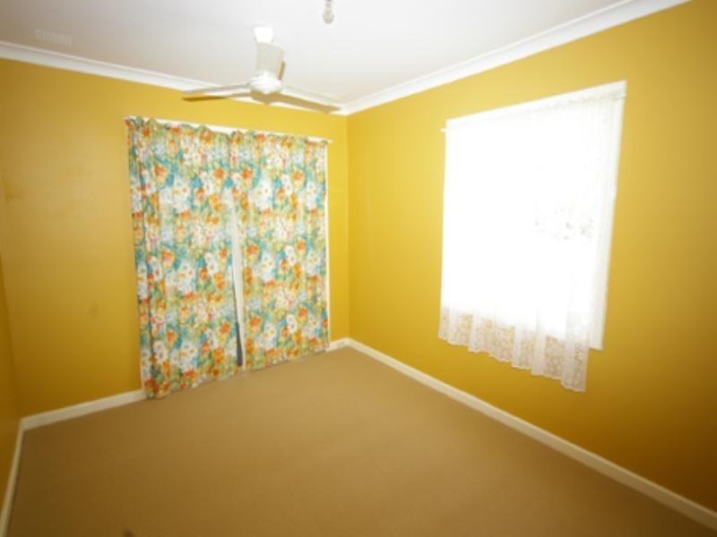 10 Amberton Avenue, Girrawheen WA 6064