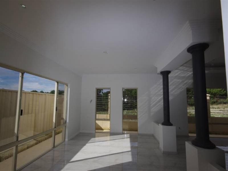 2 Cruiser Turn, Landsdale WA 6065