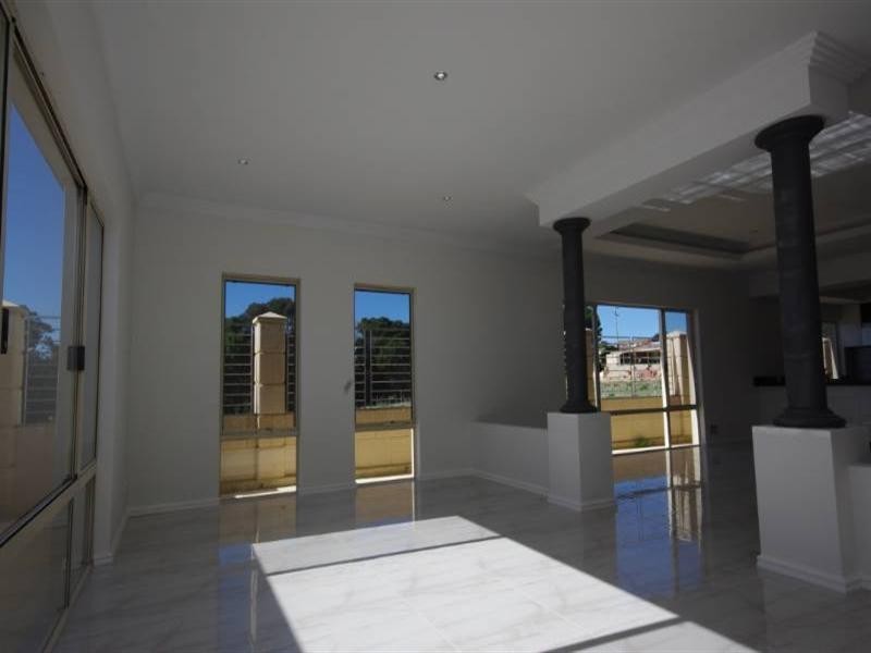 2 Cruiser Turn, Landsdale WA 6065