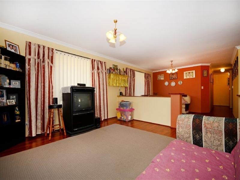 66 Redcliffe Avenue, Marangaroo WA 6064