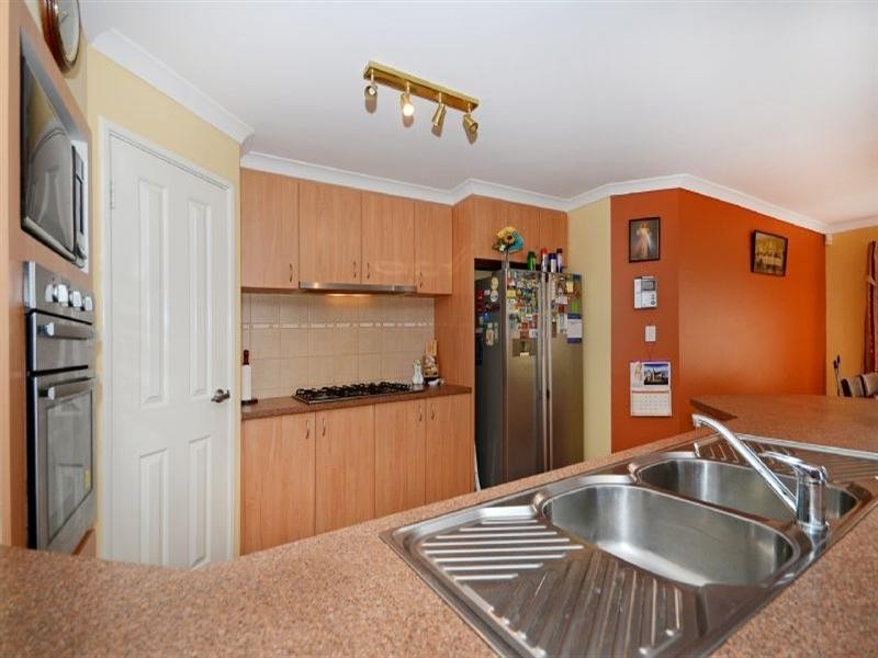 66 Redcliffe Avenue, Marangaroo WA 6064