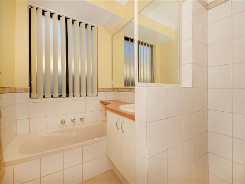 66 Redcliffe Avenue, Marangaroo WA 6064