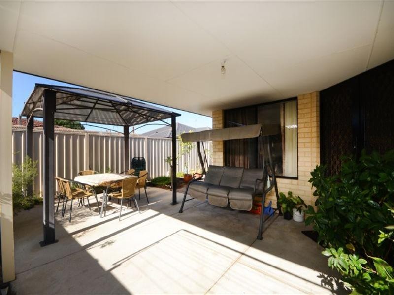 66 Redcliffe Avenue, Marangaroo WA 6064