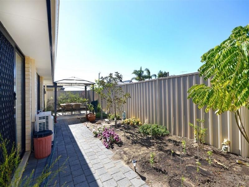 66 Redcliffe Avenue, Marangaroo WA 6064