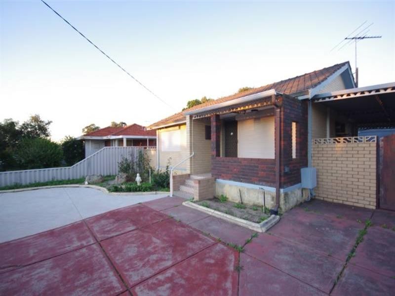 30 Girrawheen Avenue, Girrawheen WA 6064