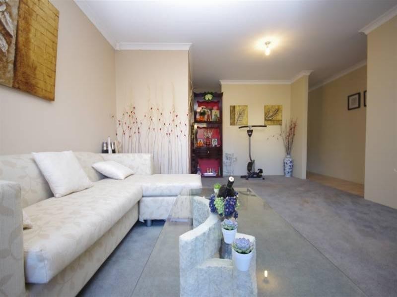 8 Syme Road, Alexander Heights WA 6064