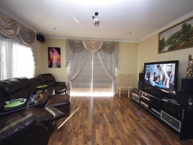 8 Syme Road, Alexander Heights WA 6064