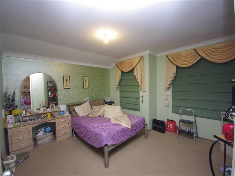 8 Syme Road, Alexander Heights WA 6064