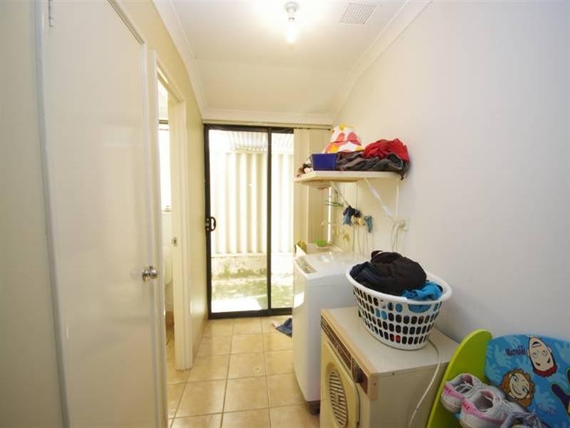 8 Syme Road, Alexander Heights WA 6064