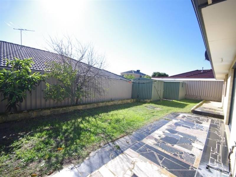 8 Syme Road, Alexander Heights WA 6064