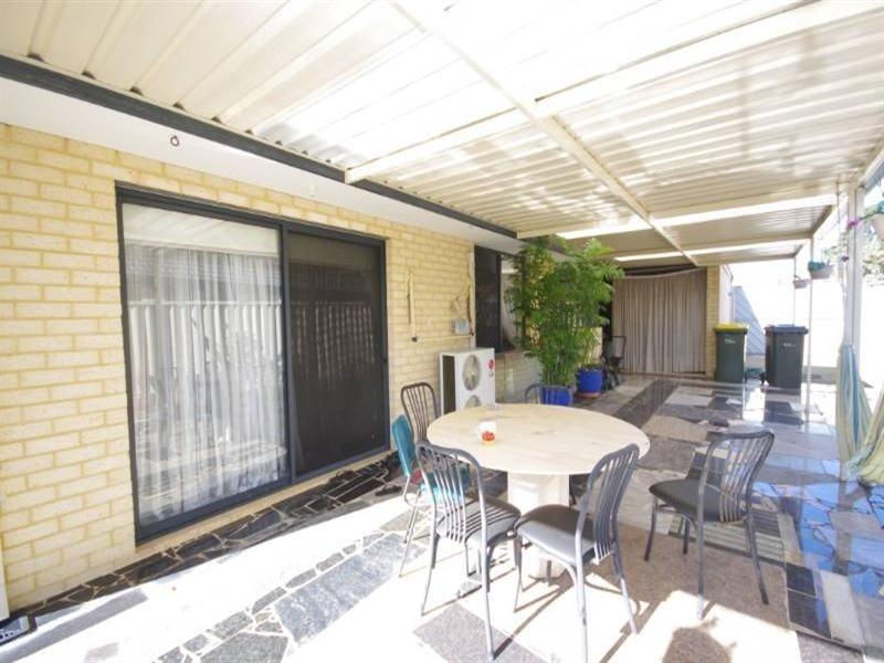 8 Syme Road, Alexander Heights WA 6064