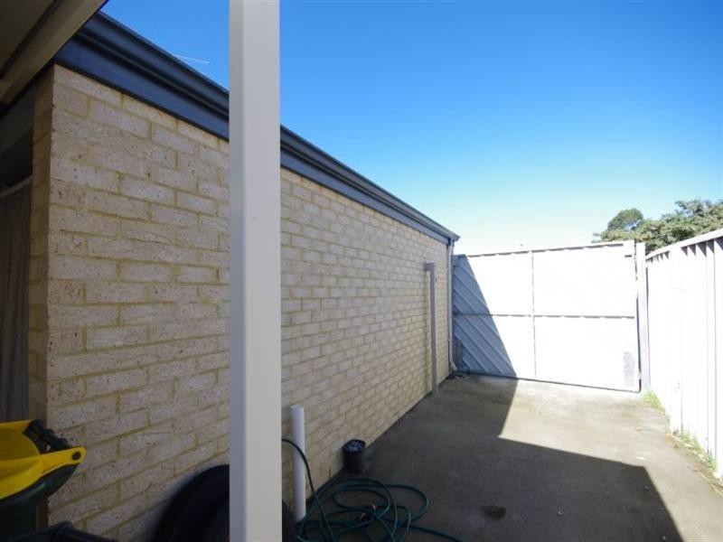 8 Syme Road, Alexander Heights WA 6064