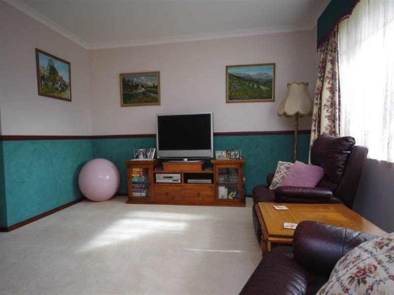 17 Heathfield Drive, Landsdale WA 6065