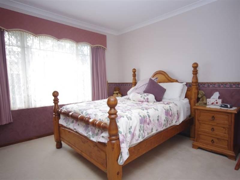 17 Heathfield Drive, Landsdale WA 6065